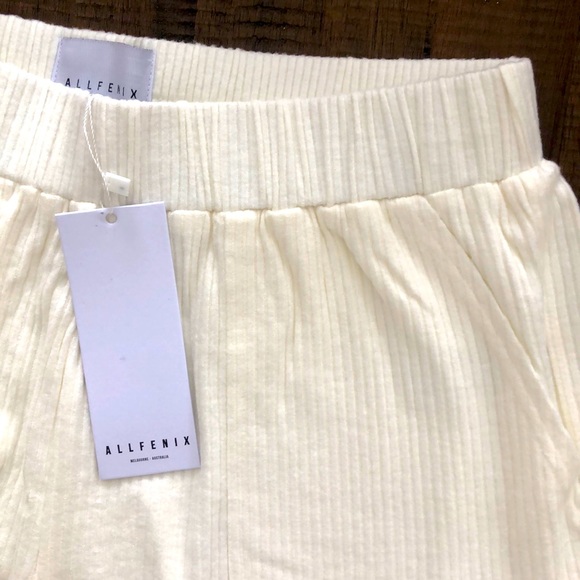 Final Price! CLOSEOUT! New in pkg cute ivory pocketed shorts - Picture 15 of 16